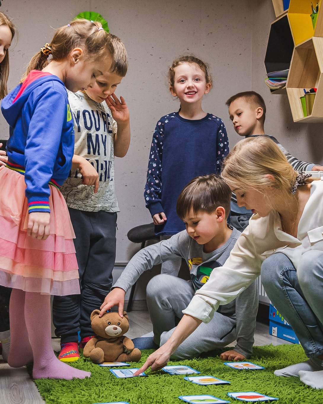 dzieci uczą się angielskiego przez zabawę na kursie Teddy Eddie w Gdańsku